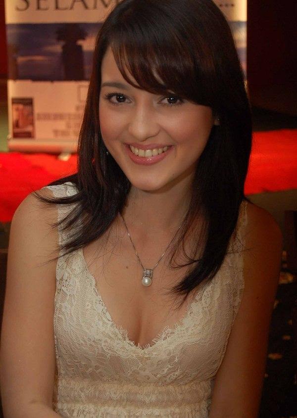Julie Estelle Julie Estelle