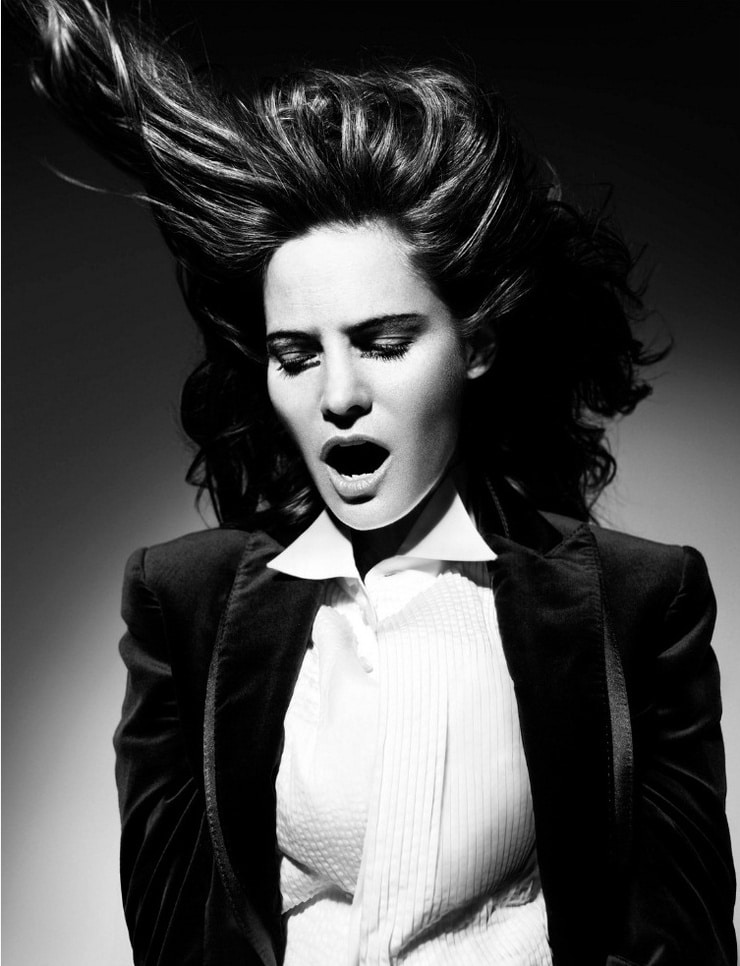 Jennifer Jason Leigh