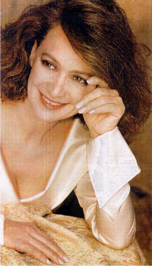 Francesca Annis