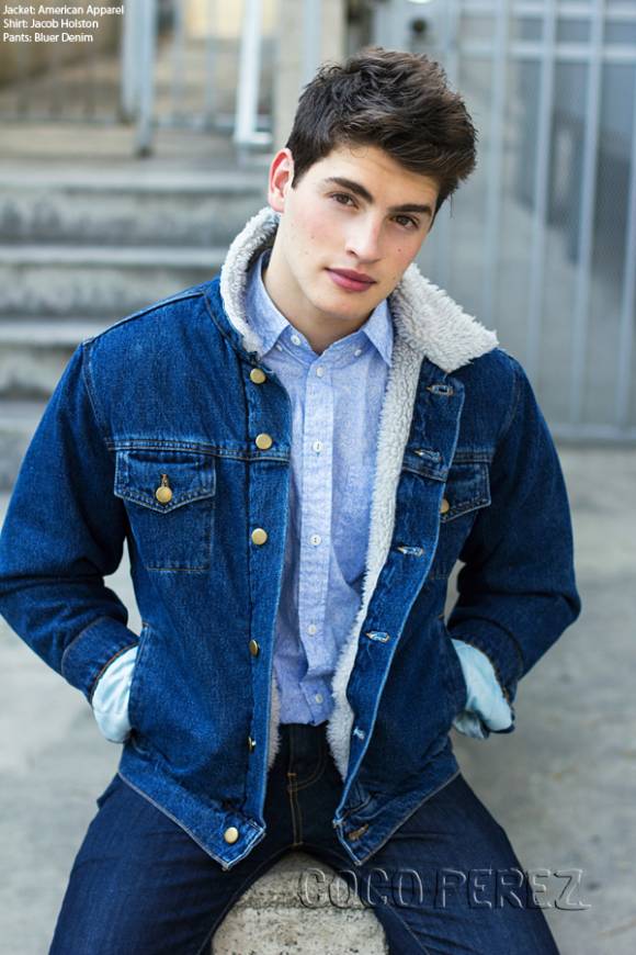 Голубые мужчины. Gregg Sulkin. Грегг салкин голубой. Мальчики юноши голубая. Образ 90 джинса мужской.