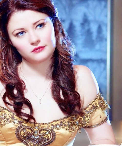 Belle (Emilie de ravin)