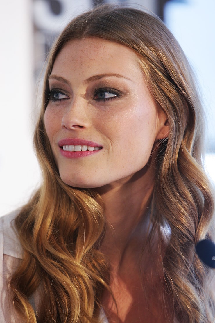 Фото alyssa sutherland