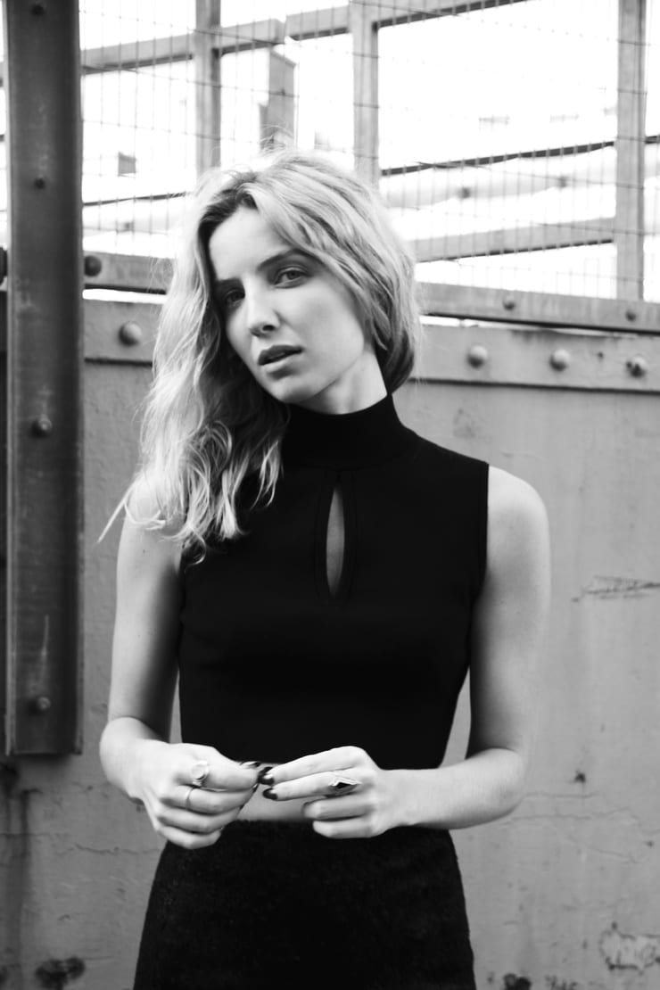 Annabelle Wallis