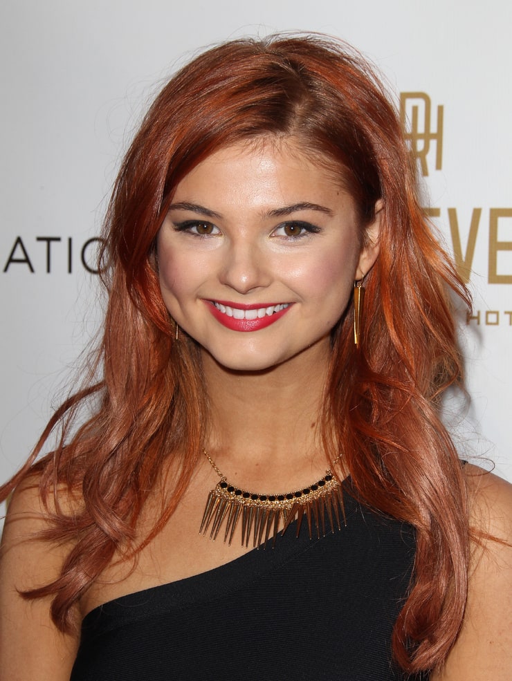 Stefanie Scott