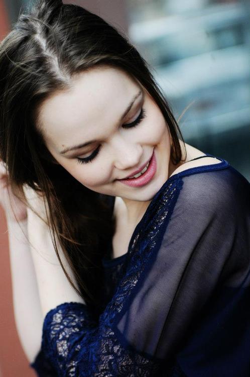 Emilia Schüle Emilia Schüle