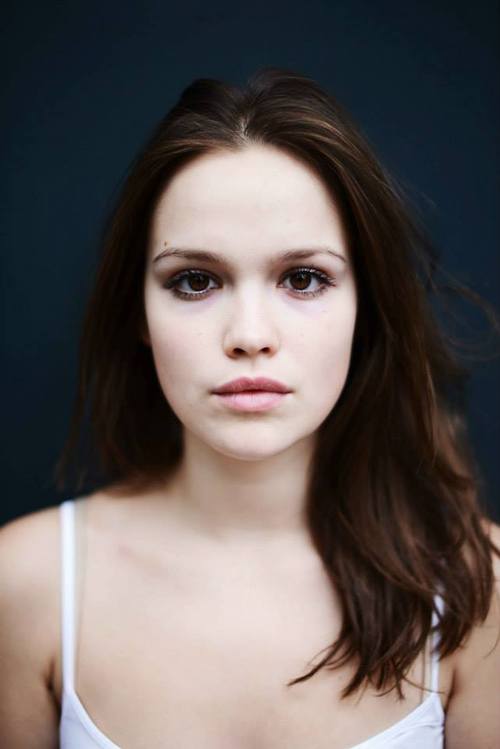 Emilia Schüle Emilia Schüle