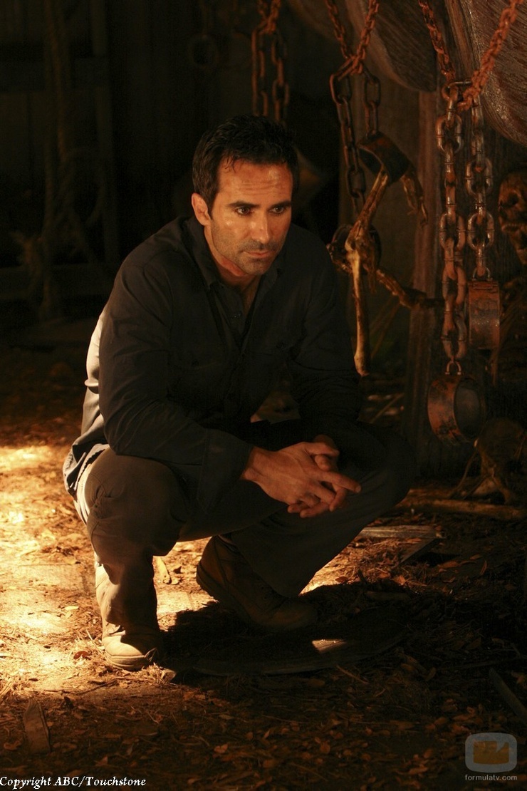 Picture of Nestor Carbonell