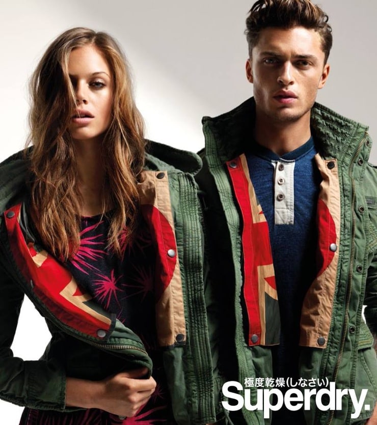 Superdry чей бренд. Superdry реклама. Superdry модная одежда. Одежда Superdry о бренде. Харви Ньютон Хейдон.