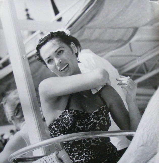 Bella Darvi