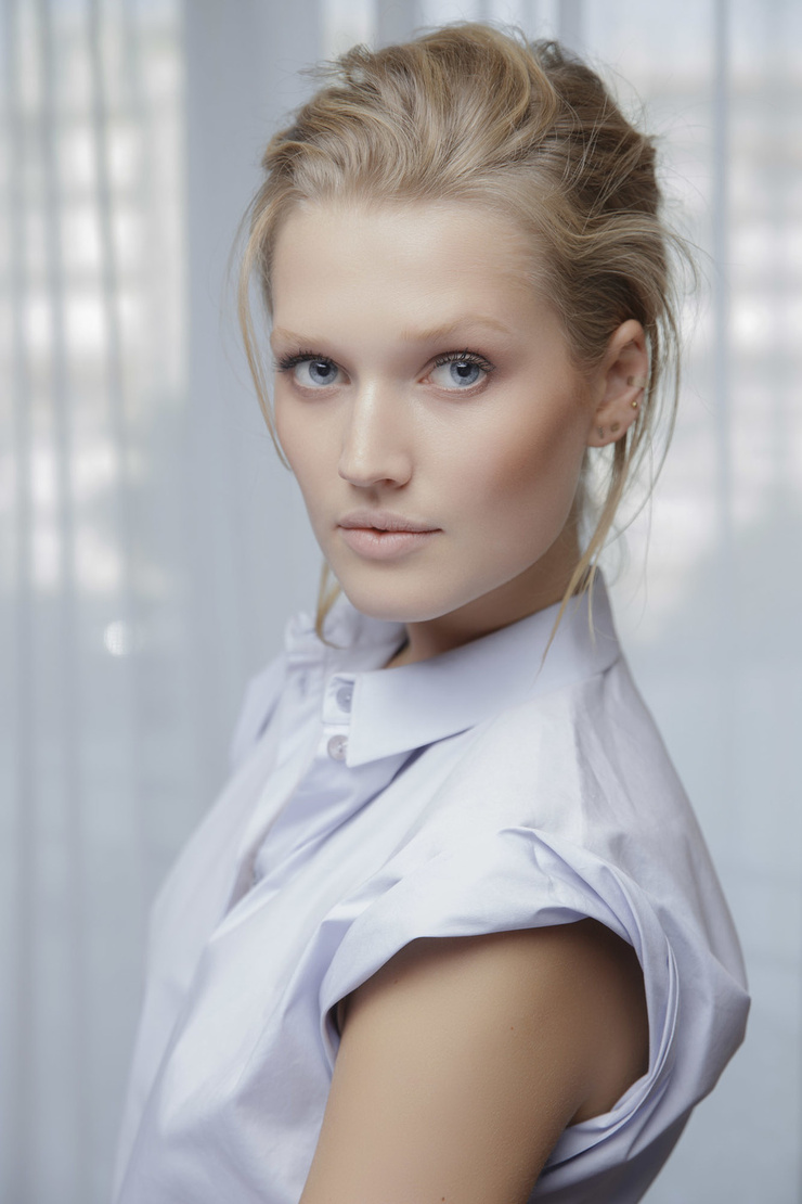 Toni Garrn Toni Garrn