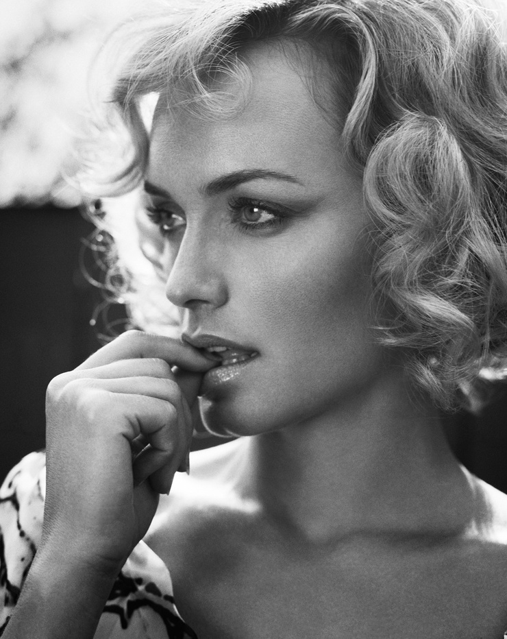 Amber Valletta