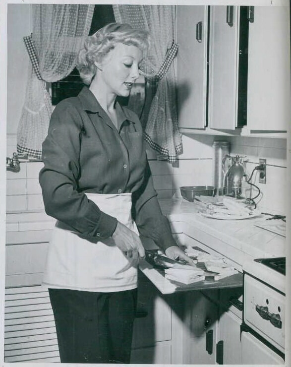 Evelyn Keyes Evelyn Keyes