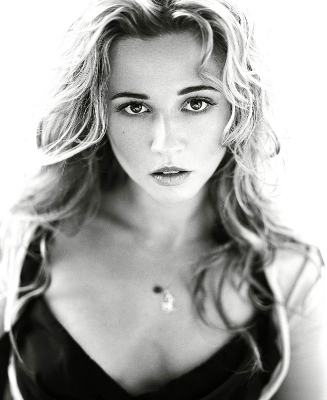 Linda Cardellini Linda Cardellini