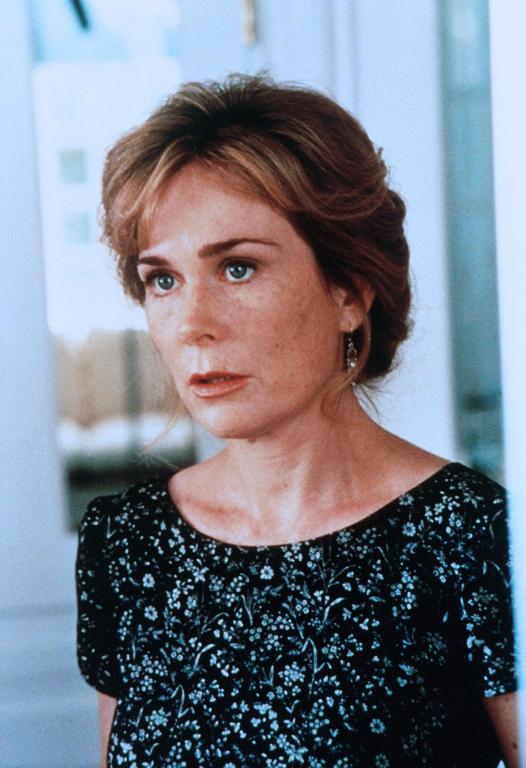 Roxanne Hart