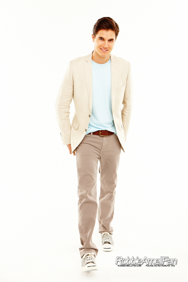 Robbie Amell