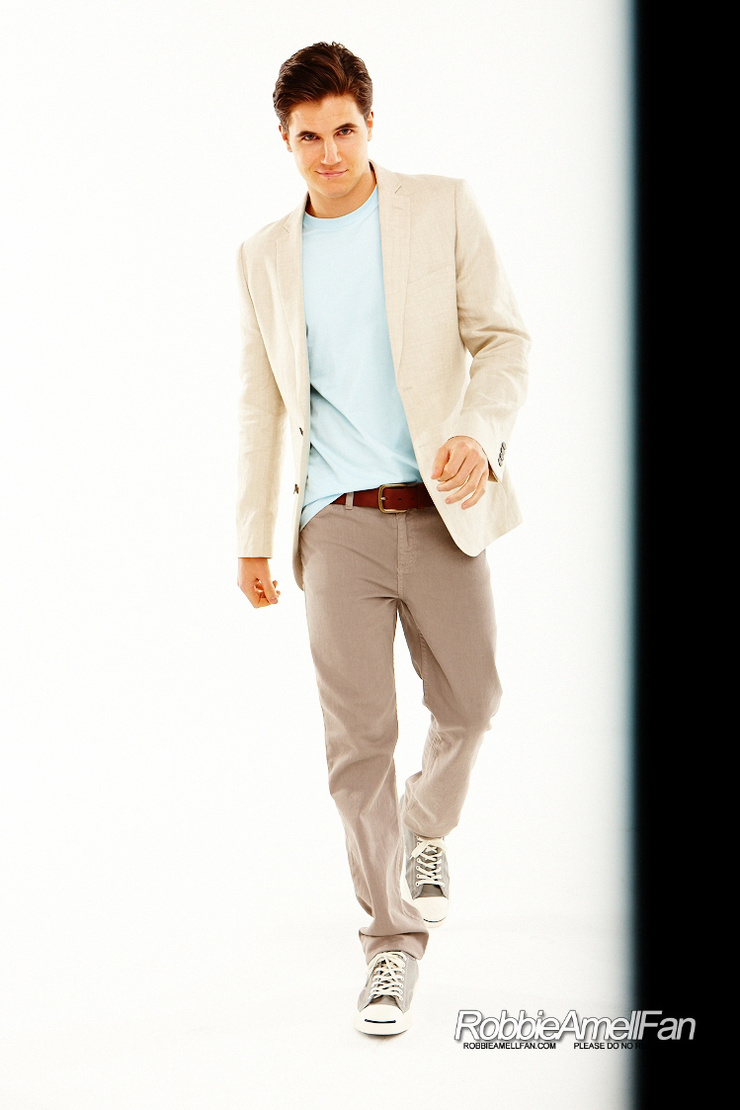 Robbie Amell
