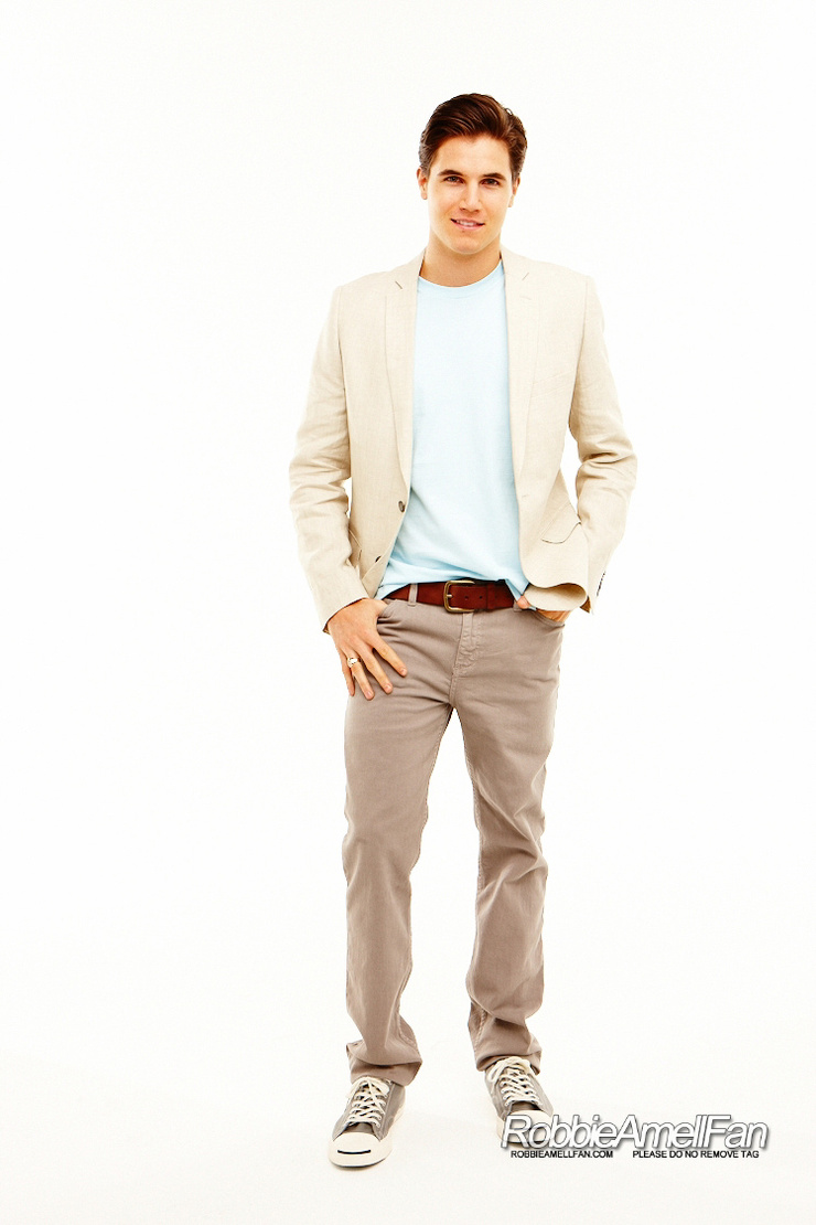 Robbie Amell