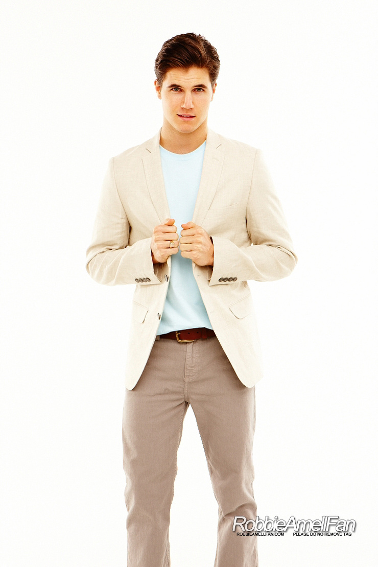Robbie Amell