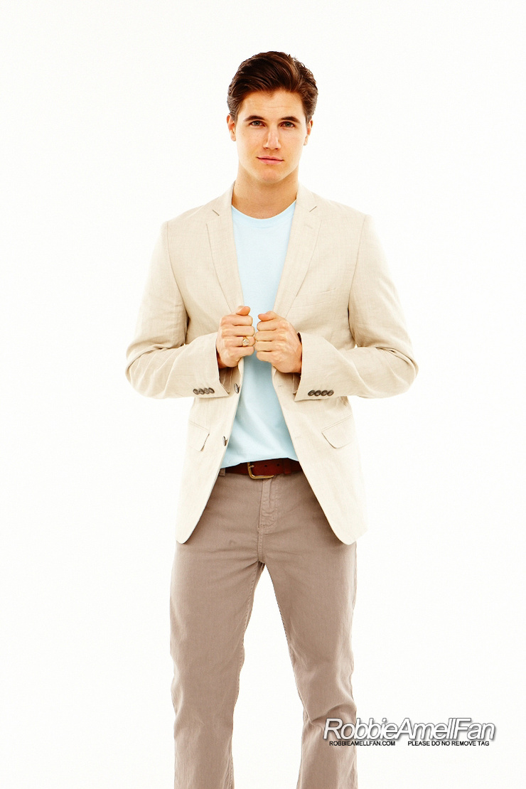 Robbie Amell