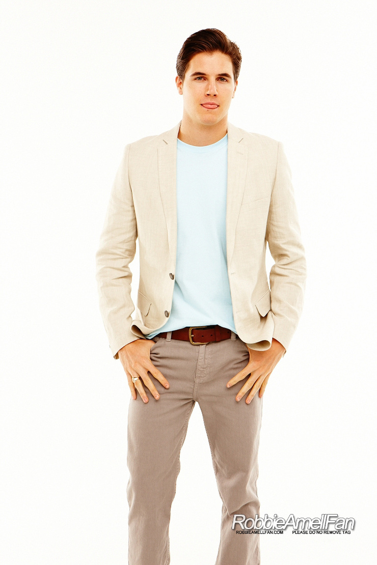 Robbie Amell