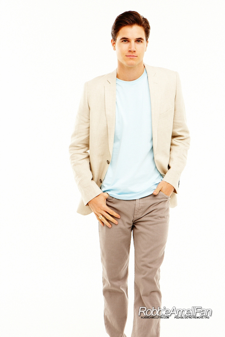 Robbie Amell