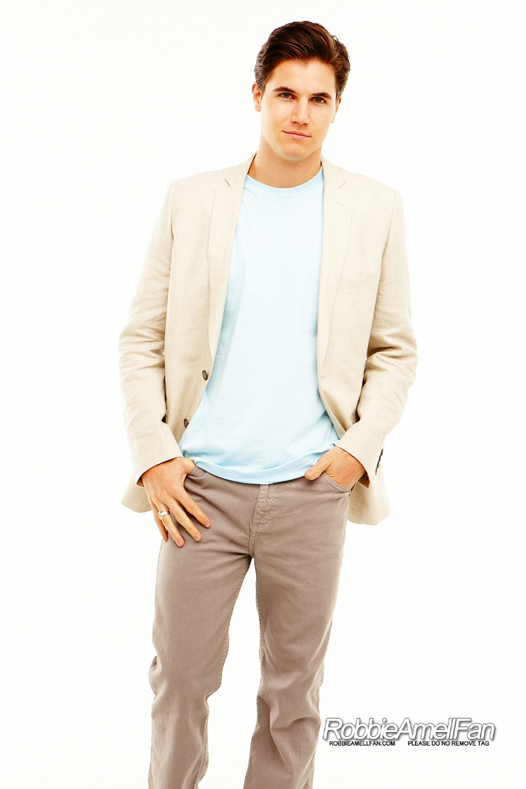 Robbie Amell