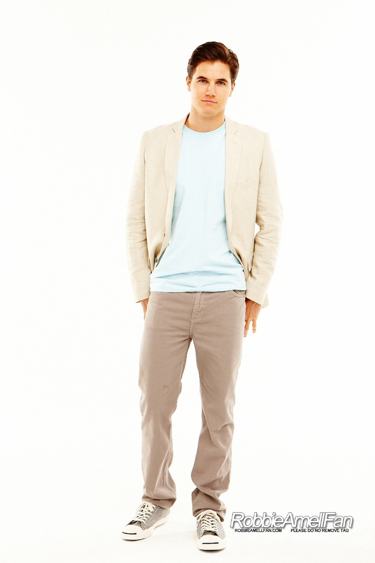 Robbie Amell