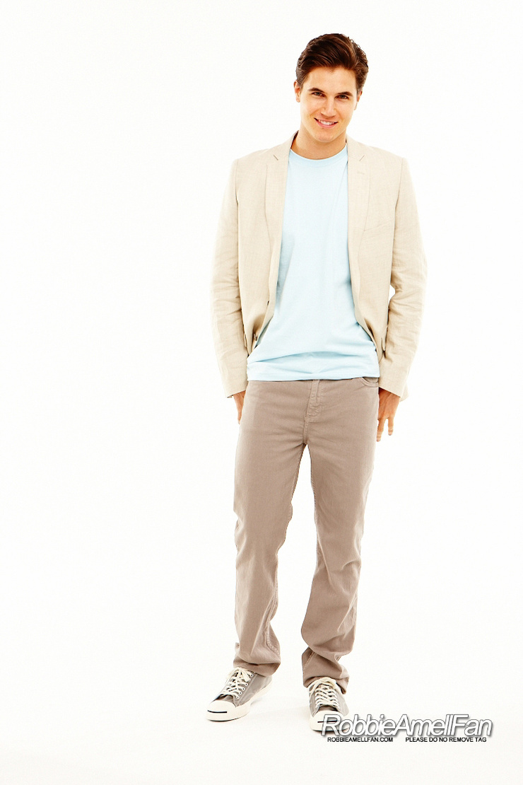 Robbie Amell