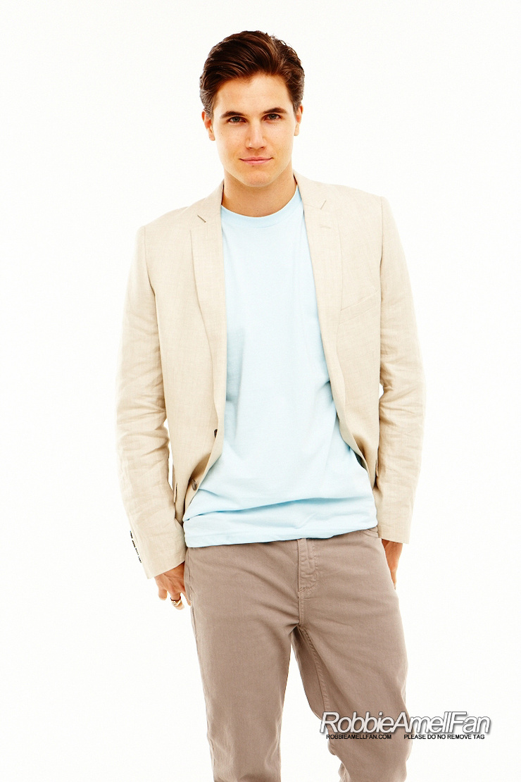 Robbie Amell