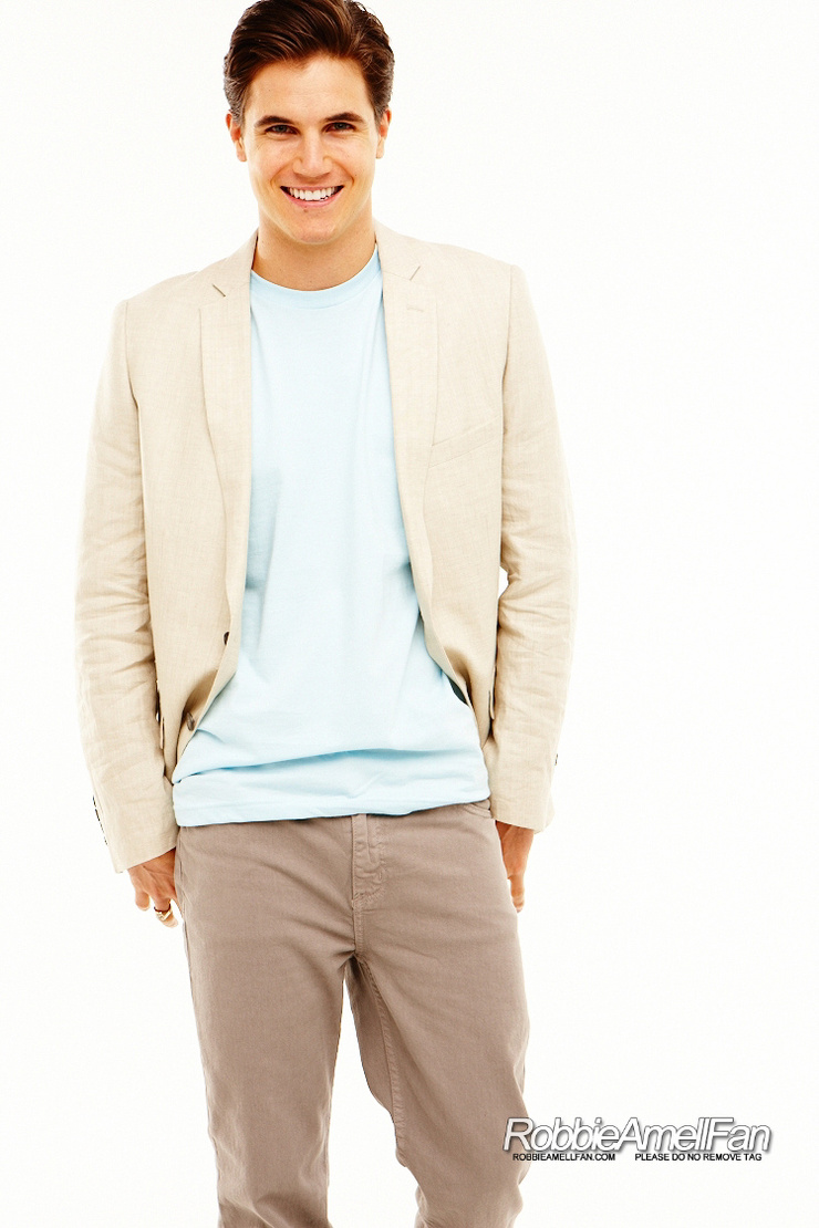 Robbie Amell