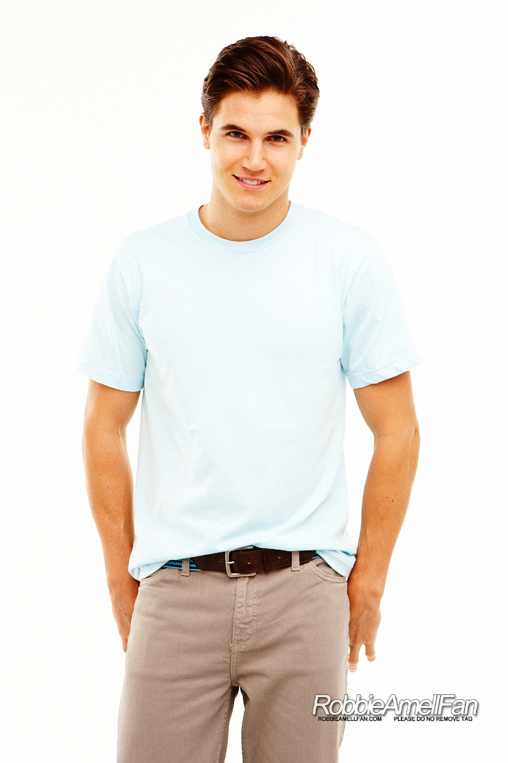 Robbie Amell