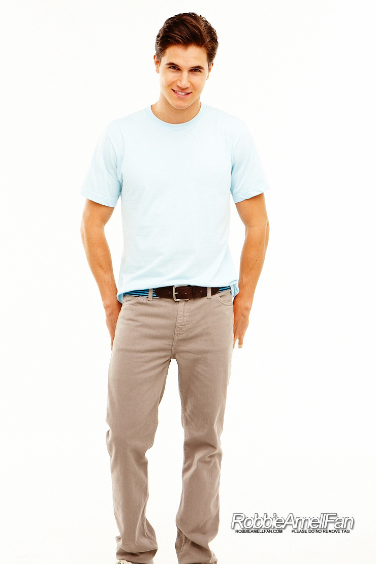 Robbie Amell