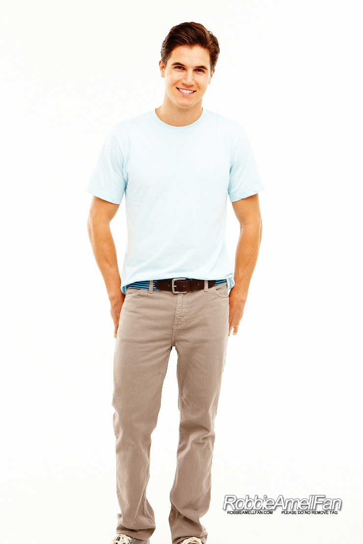 Robbie Amell