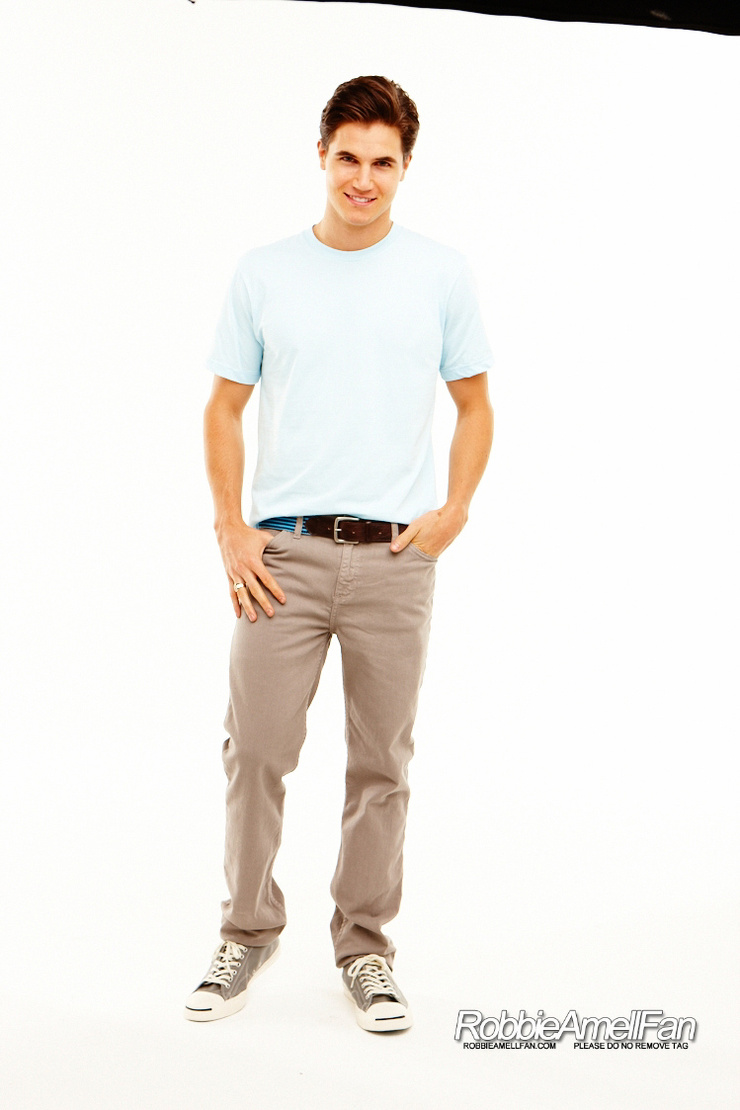 Robbie Amell