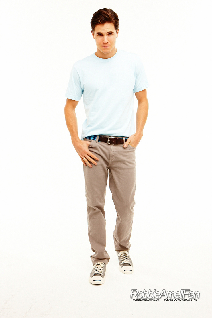 Robbie Amell