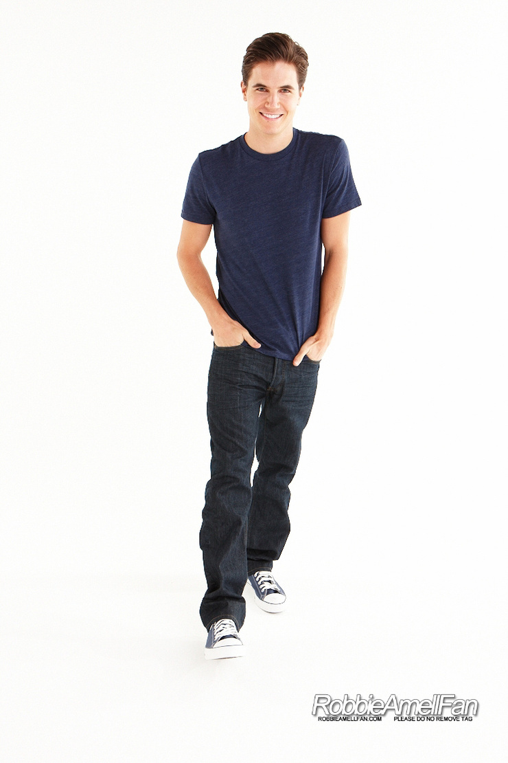 Robbie Amell