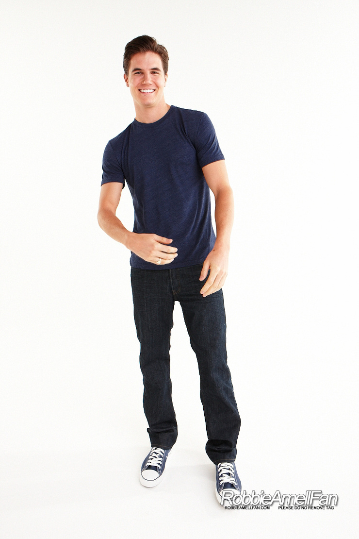 Robbie Amell