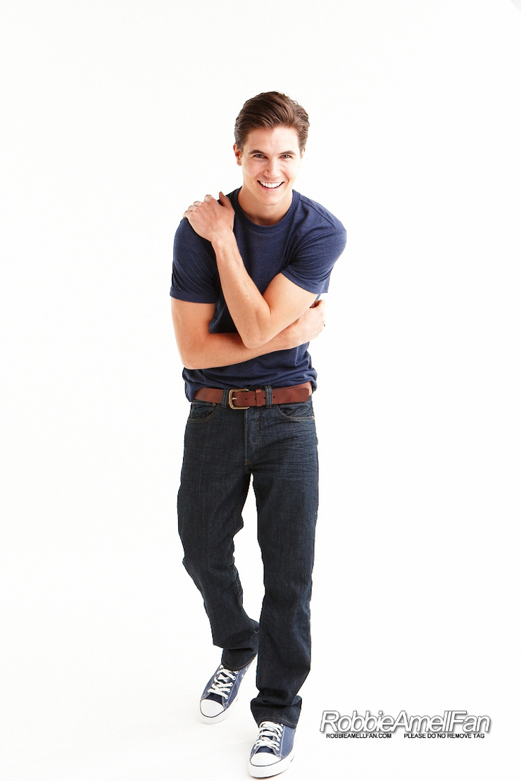 Robbie Amell