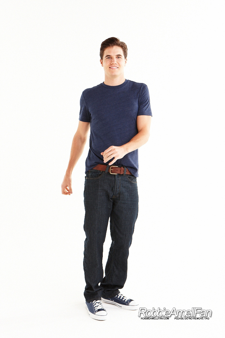 Robbie Amell
