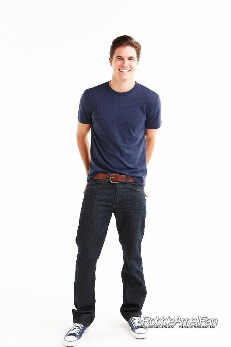 Robbie Amell