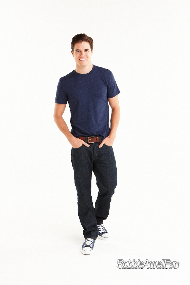 Robbie Amell