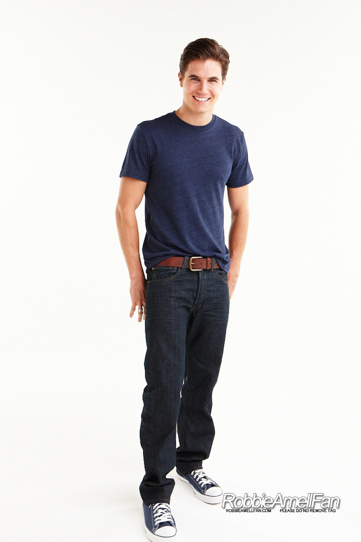 Robbie Amell