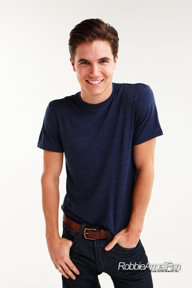 Robbie Amell