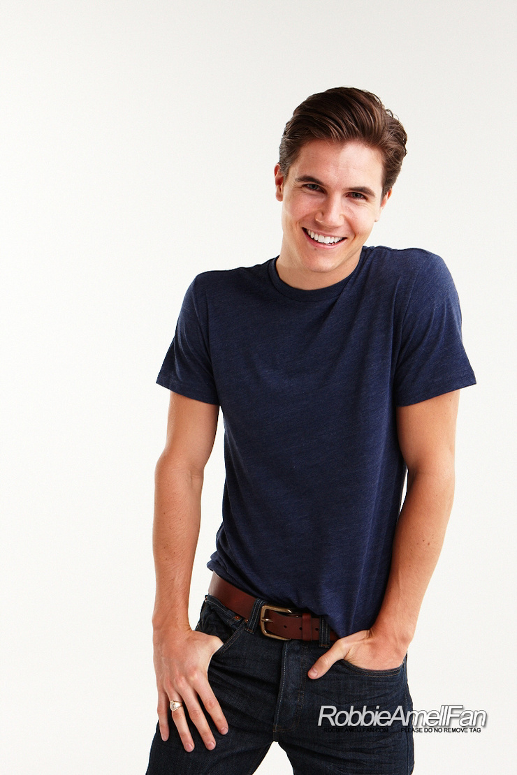 Robbie Amell