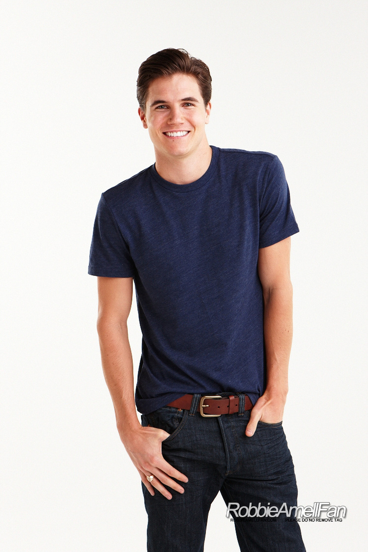 Robbie Amell