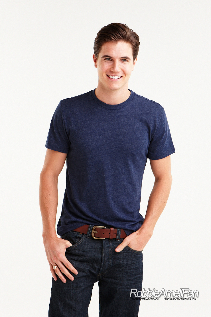 Robbie Amell