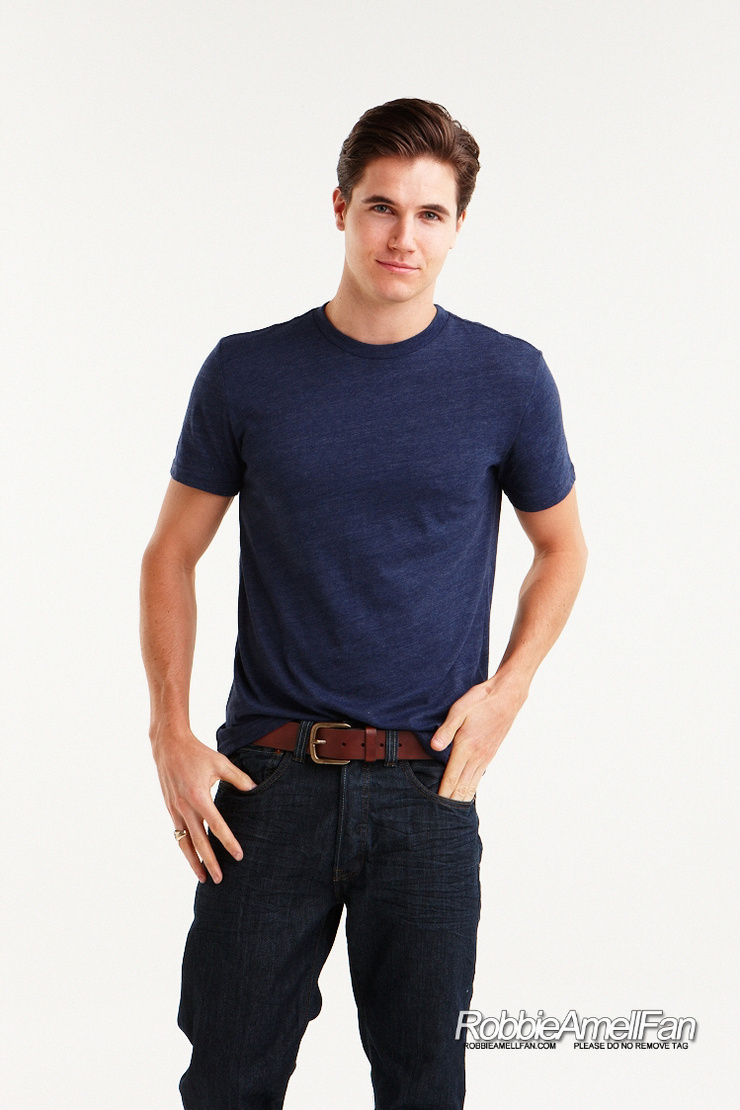 Robbie Amell