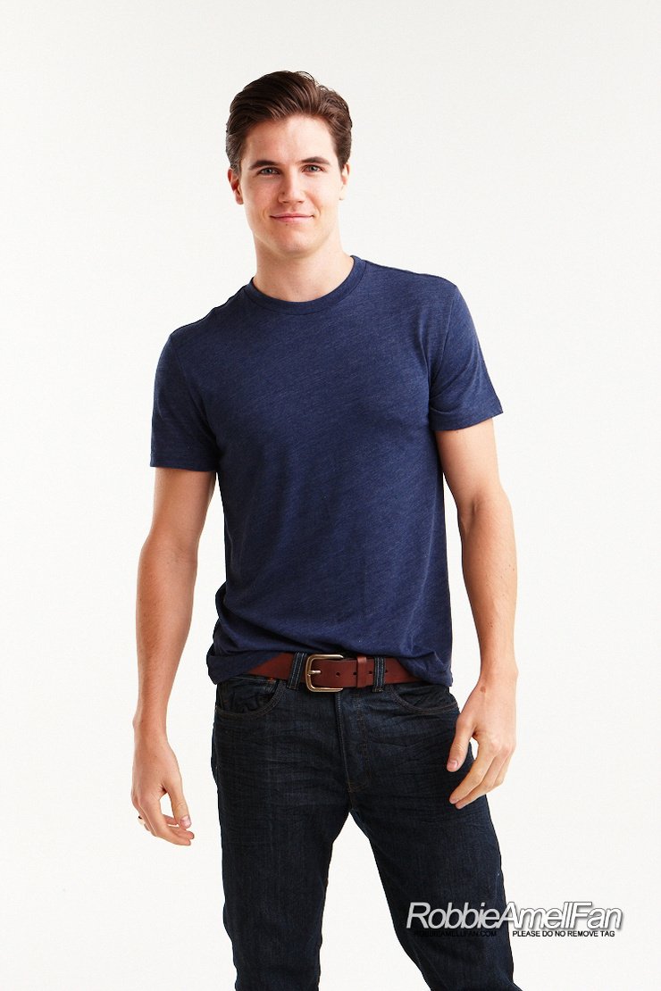 Robbie Amell