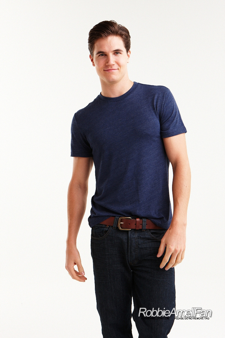 Robbie Amell