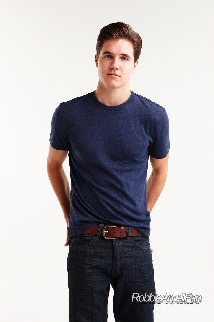 Robbie Amell